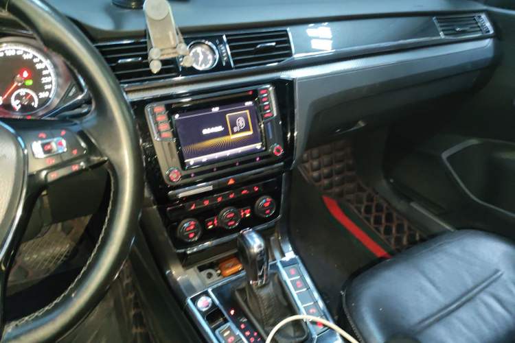 Used Volkswagen Passat 2017 330TSI DSG Prestige Edition Audio And AC Panel