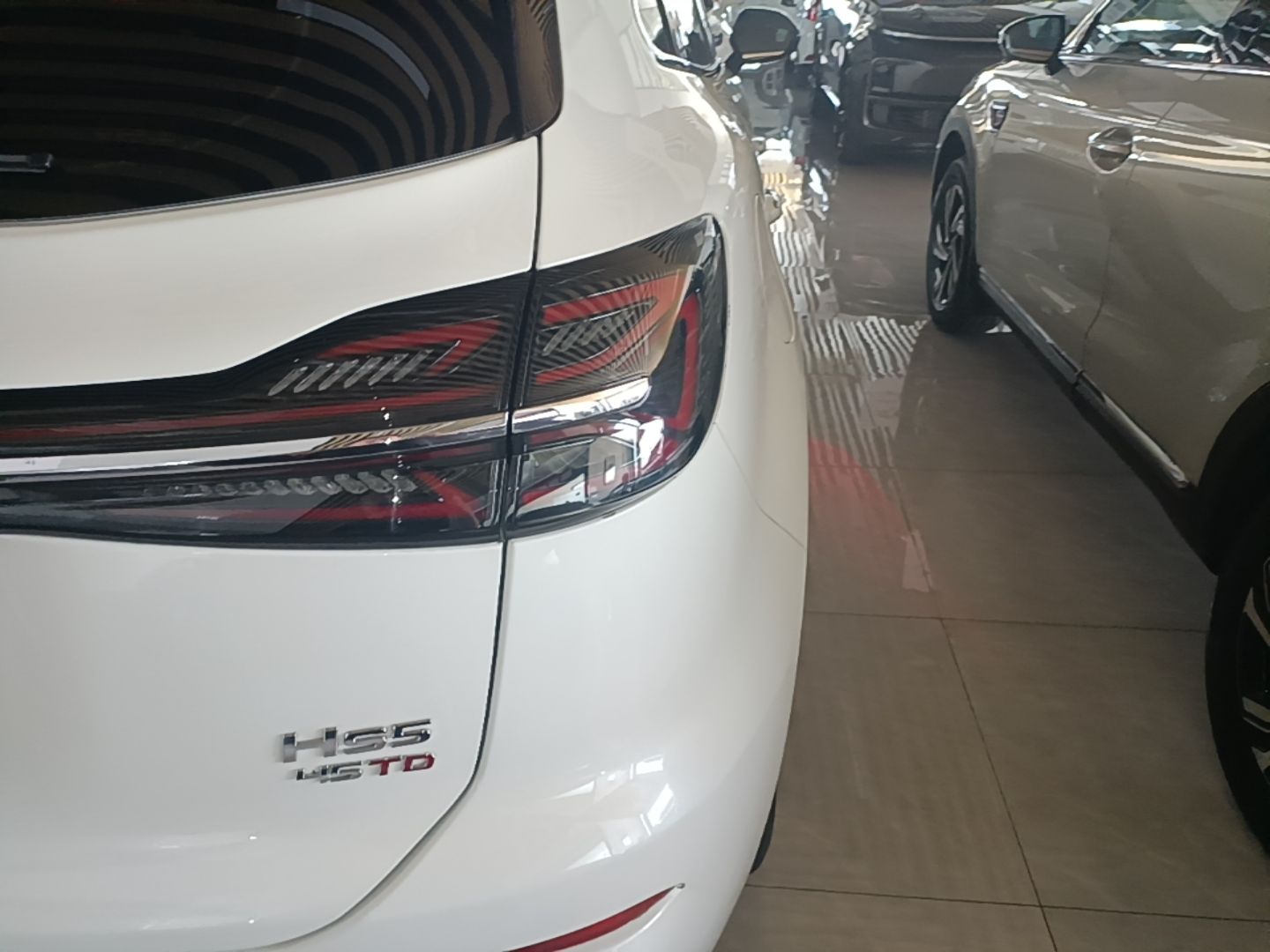 Hongqi HS5 2023 2.0T Qixiang Pro Edition — снимка 9