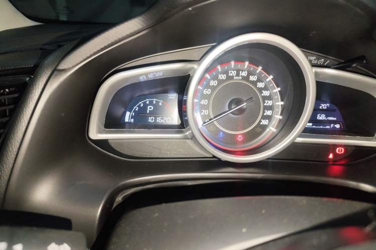 Used Mazda 3 Axela 2016 Sedan 1.5L Automatic Comfort Model
