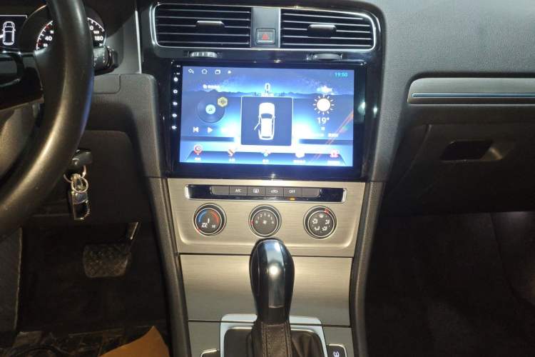 Used Volkswagen Golf 2015 1.6L Automatic Comfort Model Audio And AC Panel