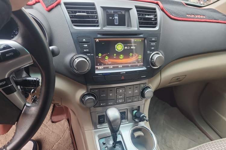 Used Toyota Highlander 2012 2.7L Two-Wheel Drive 7-Seater Luxury Edition Audio And AC Panel