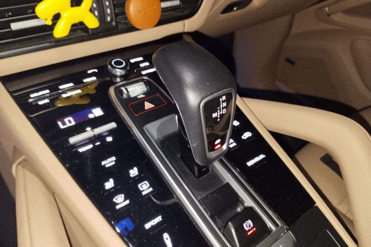 Used Porsche Cayenne 2018 Cayenne 3.0T Gear Lever