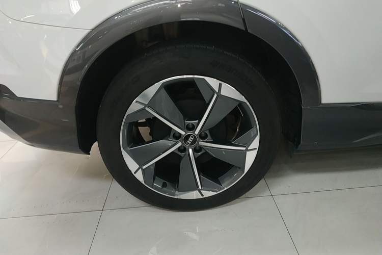 Used Audi Q5 e-tron 2023 40 e-tron Starry Edition Luxury Package Right Rear Wheel Hub