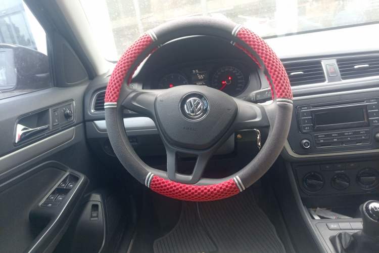 Used Volkswagen Lavida 2015 1.6L Manual Fashion Edition Steering Wheel