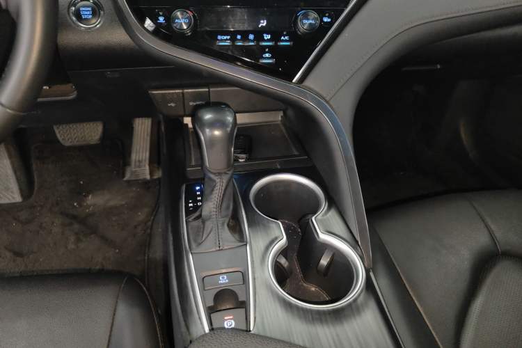 Used Toyota Camry 2023 2.0G Luxury Edition