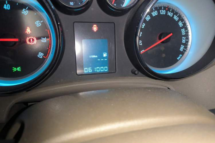 Used Buick GT 2013 GT 1.6L Manual Entry-Level Model Odometer Close Up