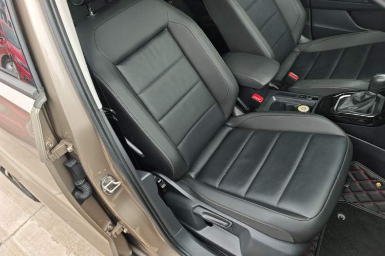 Used Volkswagen T-ROC 2021 280TSI DSG Two-Wheel Drive Comfort Connect Edition Right Front Seat