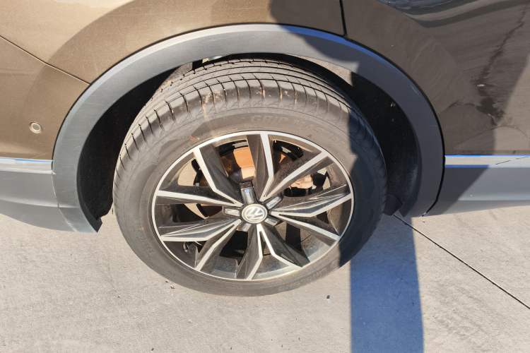 Used Volkswagen Tiguan L 2019 Revised 330TSI Automatic Two-Wheel Drive Smart & Luxury Edition China VI Standard
