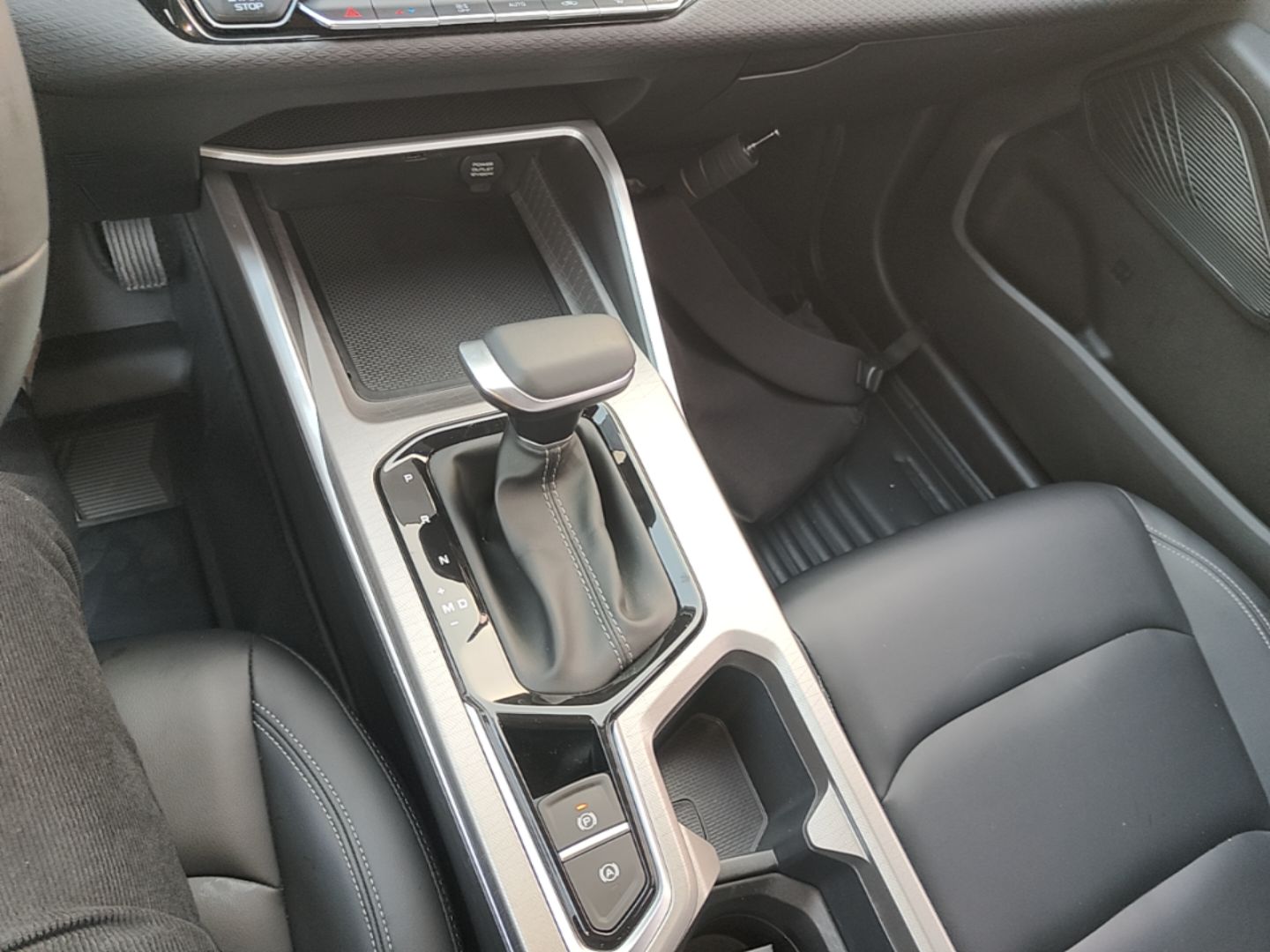 Geely Auto Emgrand 2026 Model 4th Generation 4 Millionth Anniversary Edition 1.5L CVT Overdrive Edition — снимка 16