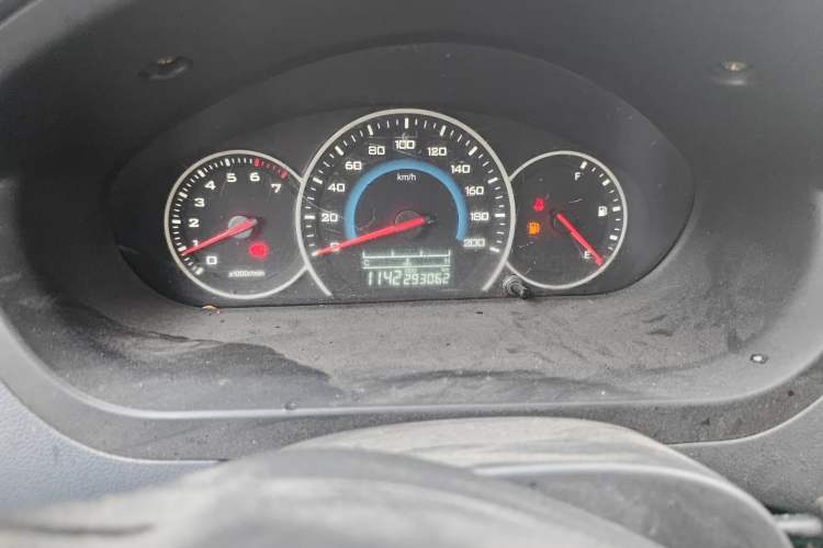 Used Wuling Rongguang V 2015 1.2L Base Version Odometer Close Up