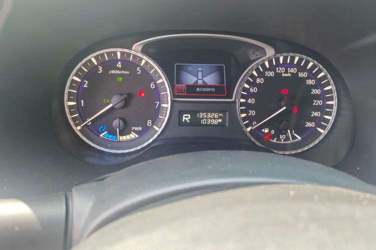 Used Infiniti QX60 2016 2.5 S/C Hybrid Four-Wheel Drive All-Terrain Version China V Emission Standard Odometer Close Up