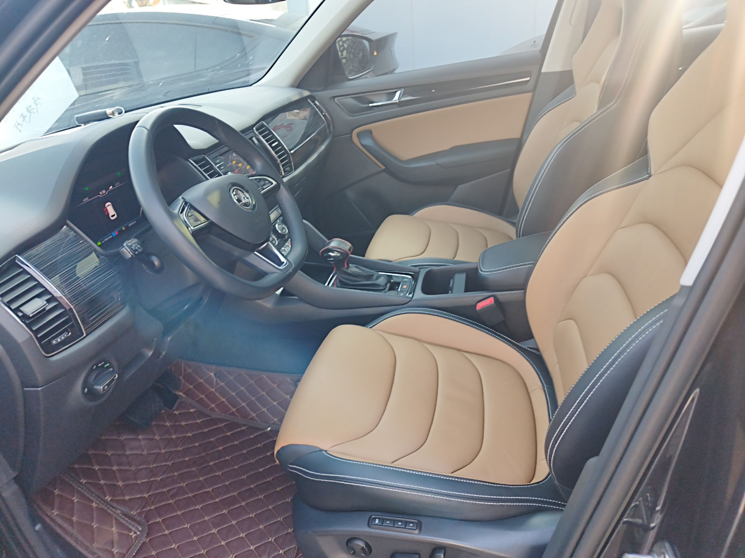 Переднее сиденье в автомобиле