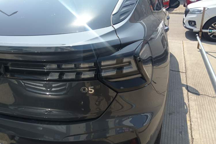 Used Lynk & Co 05 2023 2.0TD Two-Wheel Drive Shine Halo