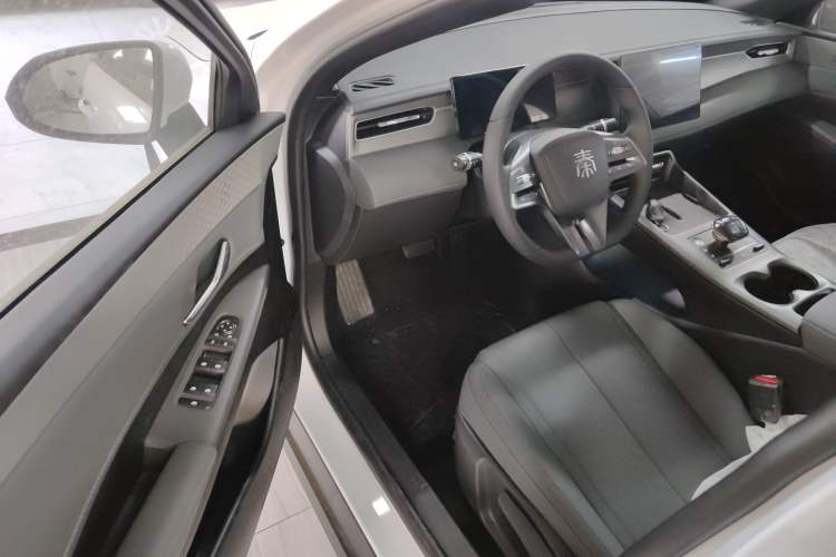 Used BYD Qin PLUS 2025 DM-i Smart Drive 55KM Leading Model
