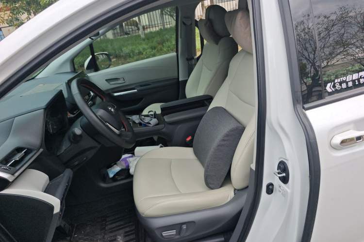 Used Toyota SIENNA 2024 2.5L Hybrid Comfort Edition Left Front Seat