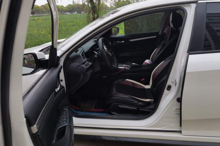 Used Honda Civic 2019 220TURBO CVT Dynamic Edition China VI Emission Standard Left Front Seat