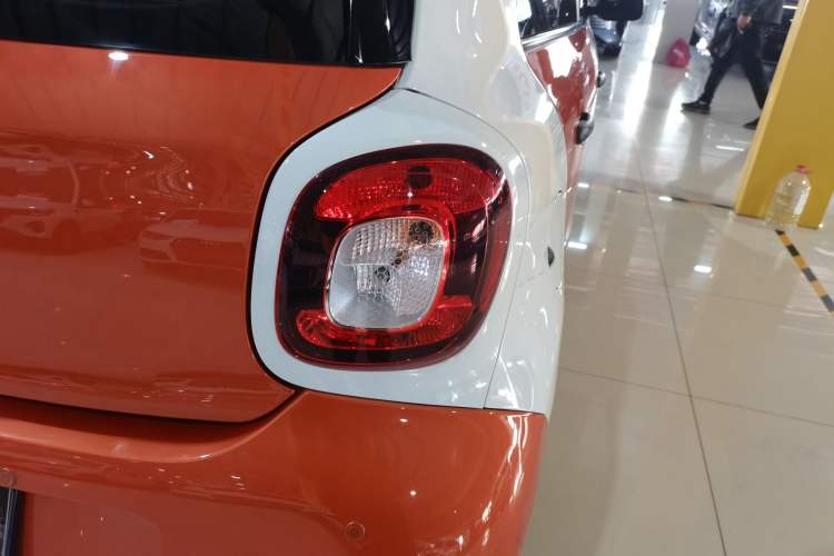 Used smart forfour 2016 1.0L 52 kW Dynamic Edition
