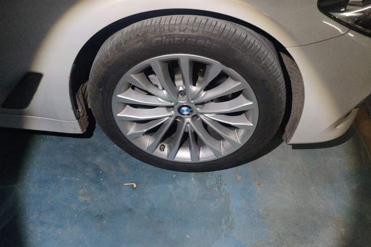 Used BMW 5 Series 2020 525Li Luxury Package Right Front Wheel Hub