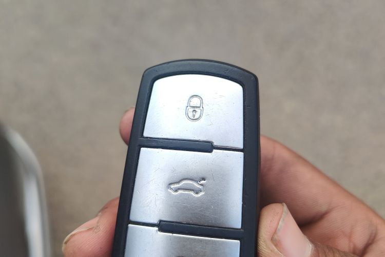 Used Volkswagen Magotan 2015 1.8TSI Advanced Model Vehicle Key