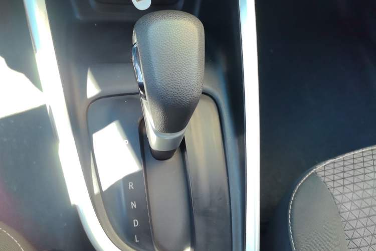 Used Chevrolet Cavalier 2022 325T Automatic Enjoyment Edition Gear Lever