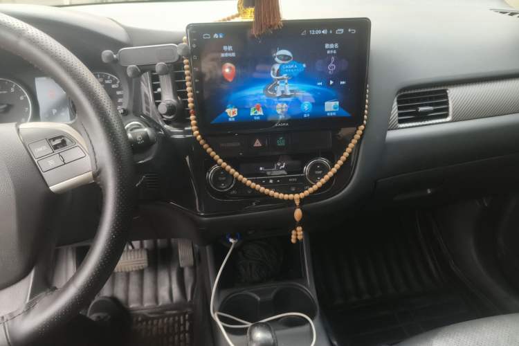 Used Mitsubishi Outlander 2014 2.4L 4x4 Deluxe Value Edition 5 Seats Audio And AC Panel