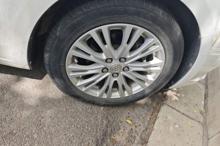 Used Buick GT 2015 15N Automatic Elite Version Right Front Wheel Hub