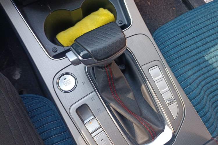 Used CHANGAN OSHAN X7 2021 1.5T Automatic Luxury Model Gear Lever