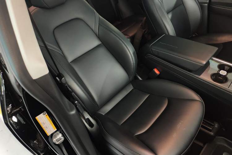 Used Tesla Model Y 2023 Rear-Wheel-Drive Version Right Front Seat