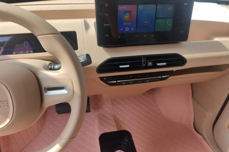 Used Geely Galaxy Panda 2023 Panda Mini 200km Endurance Bear Audio And AC Panel