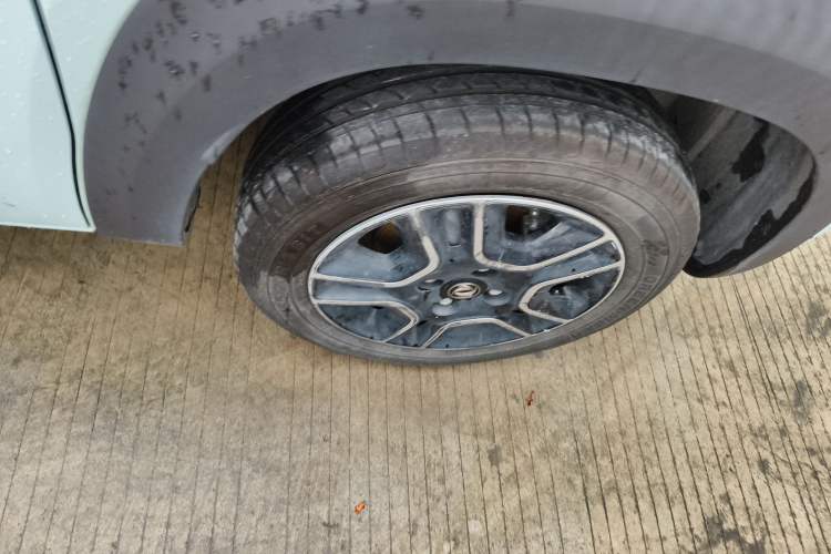 Used Dongfeng NAMMI BOX 2022 Revised Light Wind Edition 201 km Standard Version Right Front Wheel Hub