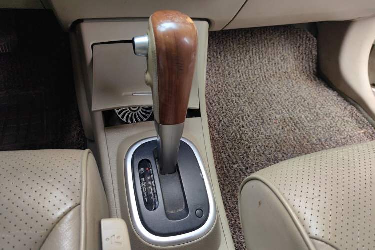 Used Nissan Tiida Sedan 2006 1.6JE AT Gear Lever