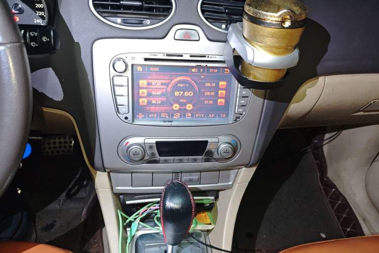 Used Ford Focus 2013 Hatchback Classic 1.8L Automatic Fashion Edition Audio And AC Panel