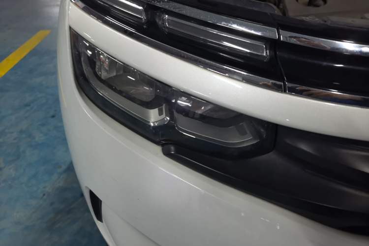 Used Citroen C5 AIRCROSS 2017 380THP Luxury Model Right Front Headlight