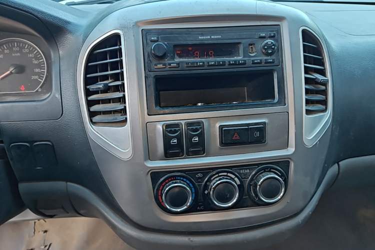 Used FORTHING Lingzhi 2014 M3 1.6L 7-Seater Comfort Model