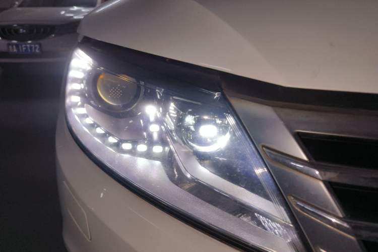 Used Volkswagen FAW-Volkswagen CC 2013 2.0 TSI Luxury Model Right Front Headlight