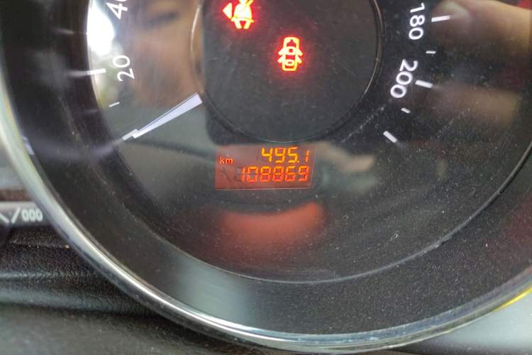 Used Peugeot 3008 2013 1.6THP Automatic Prestige Edition Odometer Close Up