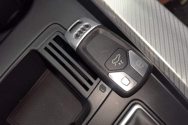 Used Audi A4L 2020 40 TFSI Fashionable and Elegant Model
