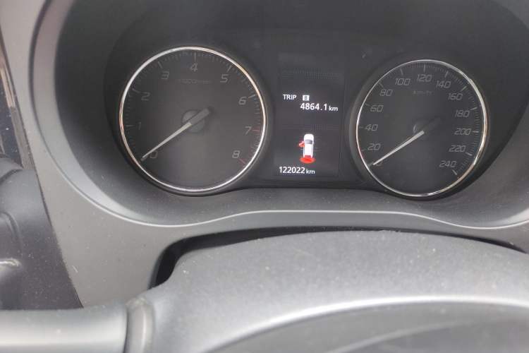 Used Mitsubishi Outlander 2019 2.0L Two-Wheel Drive Comfort Edition 5 Seats China VI Standard Odometer Close Up