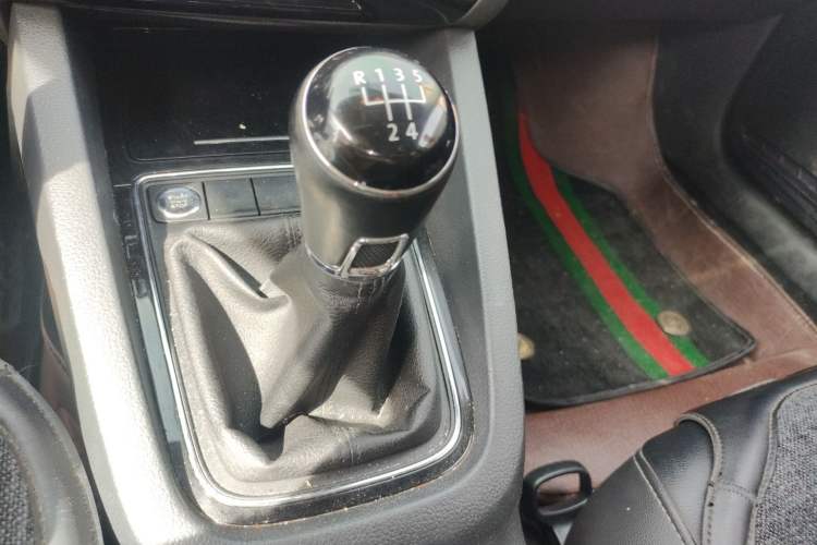 Used Volkswagen Sagitar 2018 1.6L Manual Comfort Model Gear Lever