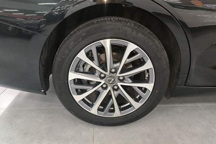 Used Lexus ES 2022 300h Excellence Edition