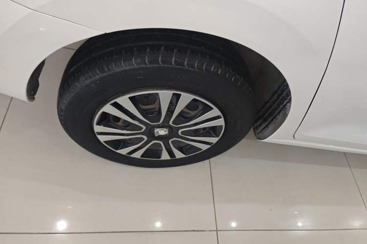 Used Skoda Rapid 2015 1.6L Automatic Enjoyment Selection Model Right Rear Wheel Hub