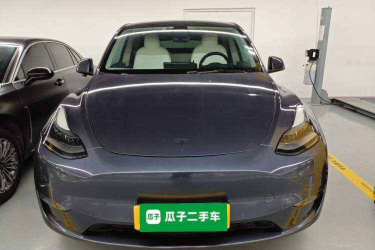 Used Tesla Model Y 2021 Long-Range All-Wheel-Drive Version
