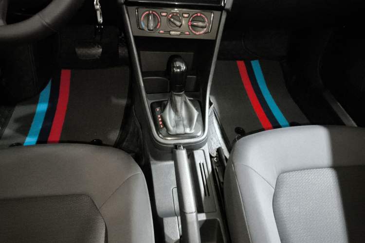 Used Volkswagen Santana 2015 1.6L Automatic Fashion Edition Gear Lever