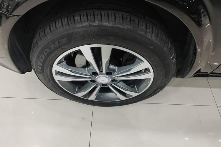 Used Mercedes-Benz Vito 2011 2.5L 7-seater executive version