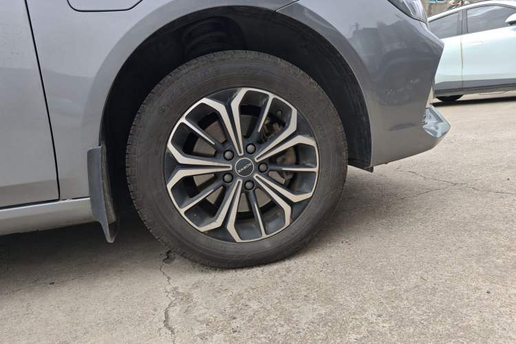 Used Roewe i6 MAX New Energy 2022 EV 500 Grand Touring Edition with Sunroof Right Front Wheel Hub