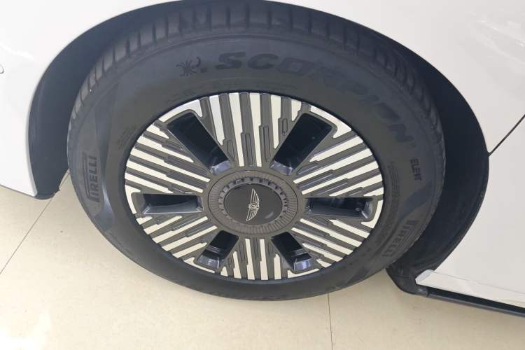 Used Geely Galaxy LEVC L380 2024 140-Degree 8-Seater Four-Wheel Drive Max Left Front Wheel Hub