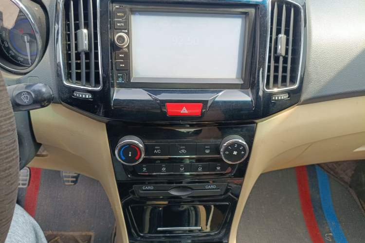 Used Chery E3 2015 1.5L Manual Fashion Model Audio And AC Panel