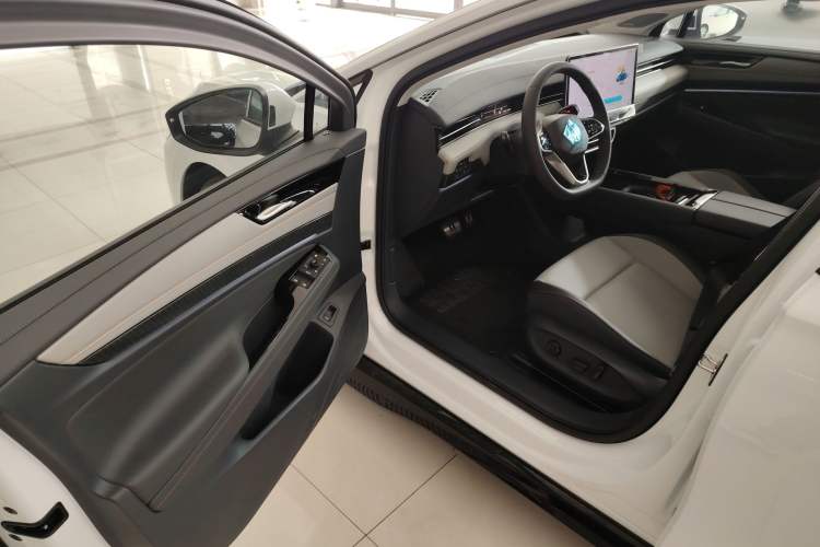 Used Volkswagen ID.7 VIZZION 2024 AIR model Driver Seat