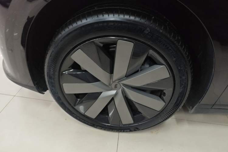 Used Li Auto i6 2025 Model Two-Wheel-Drive Standard Type Left Front Wheel Hub