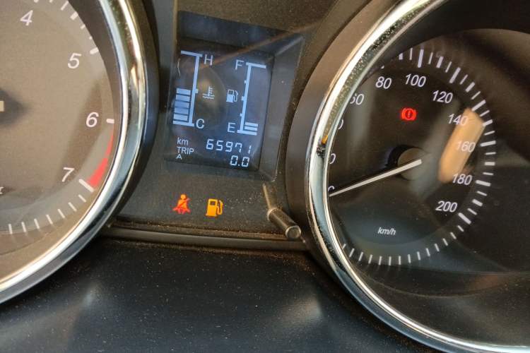 Used HYOSOW S3 2014 1.5L Comfort Version China IV Emission Standard Odometer Close Up